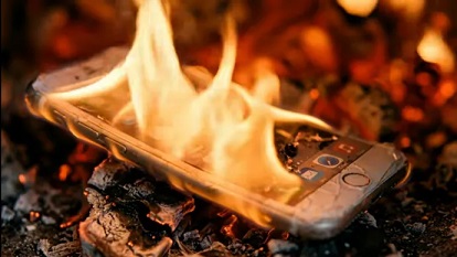 @WAI-你听 在清明节发布的 AI 短片《纸手机》